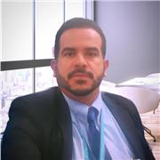 Profesor enseña, redes, Entornos ISO 27001, Automatización, Análisis de Datos